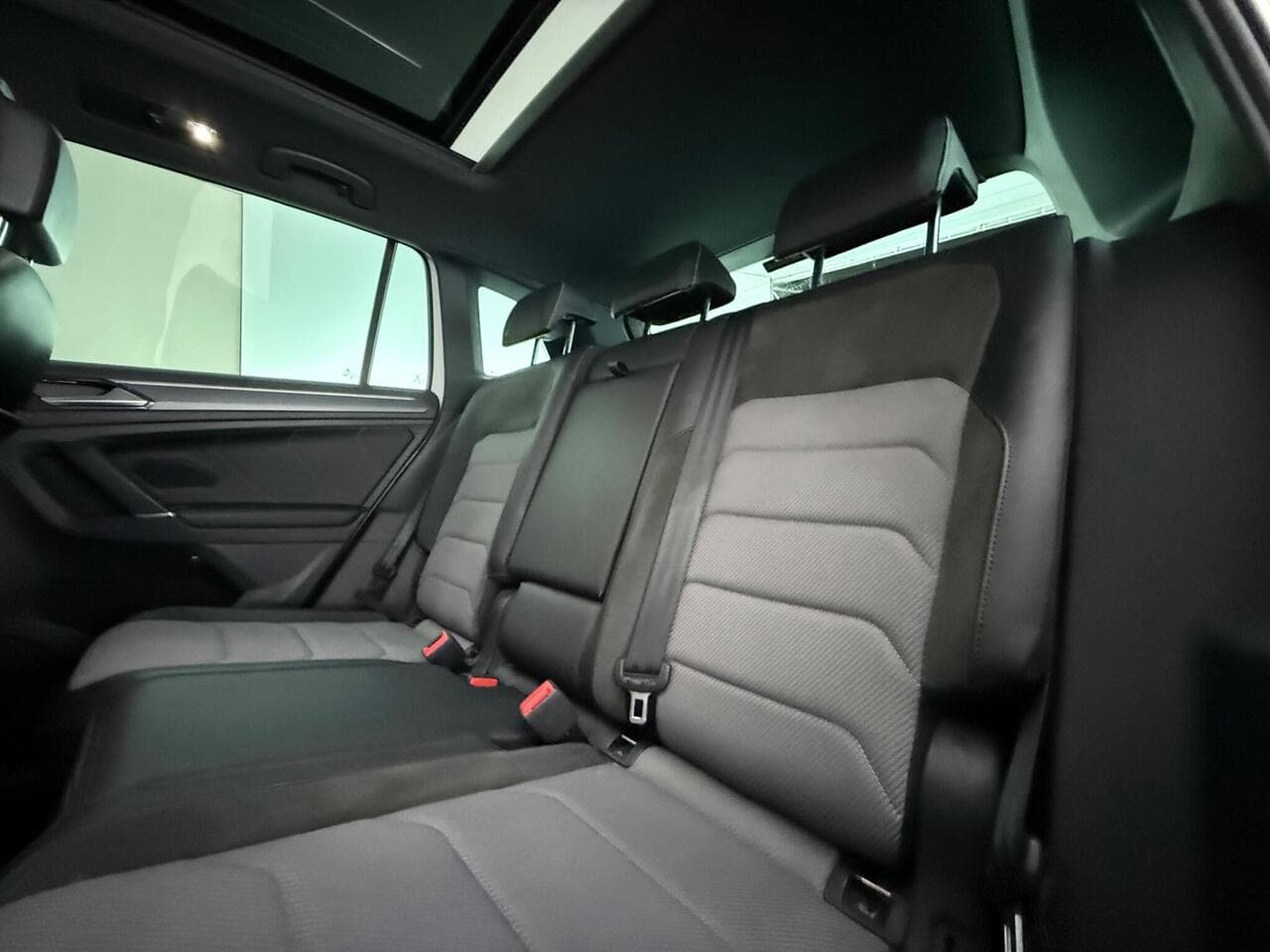 Volkswagen Tiguan thumbnail Seats Rear