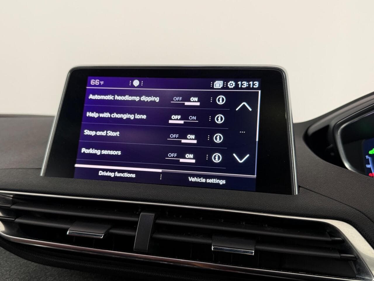 Peugeot 5008 thumbnail Infotainment System