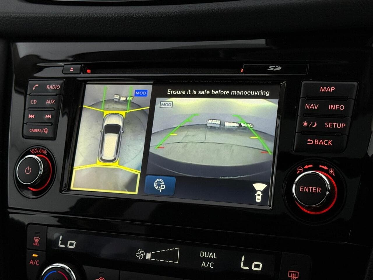 Nissan X-Trail thumbnail Infotainment System