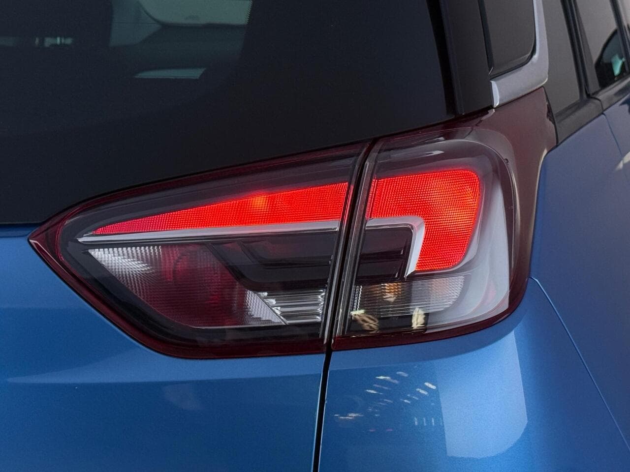 Vauxhall Crossland X thumbnail Lights Rear