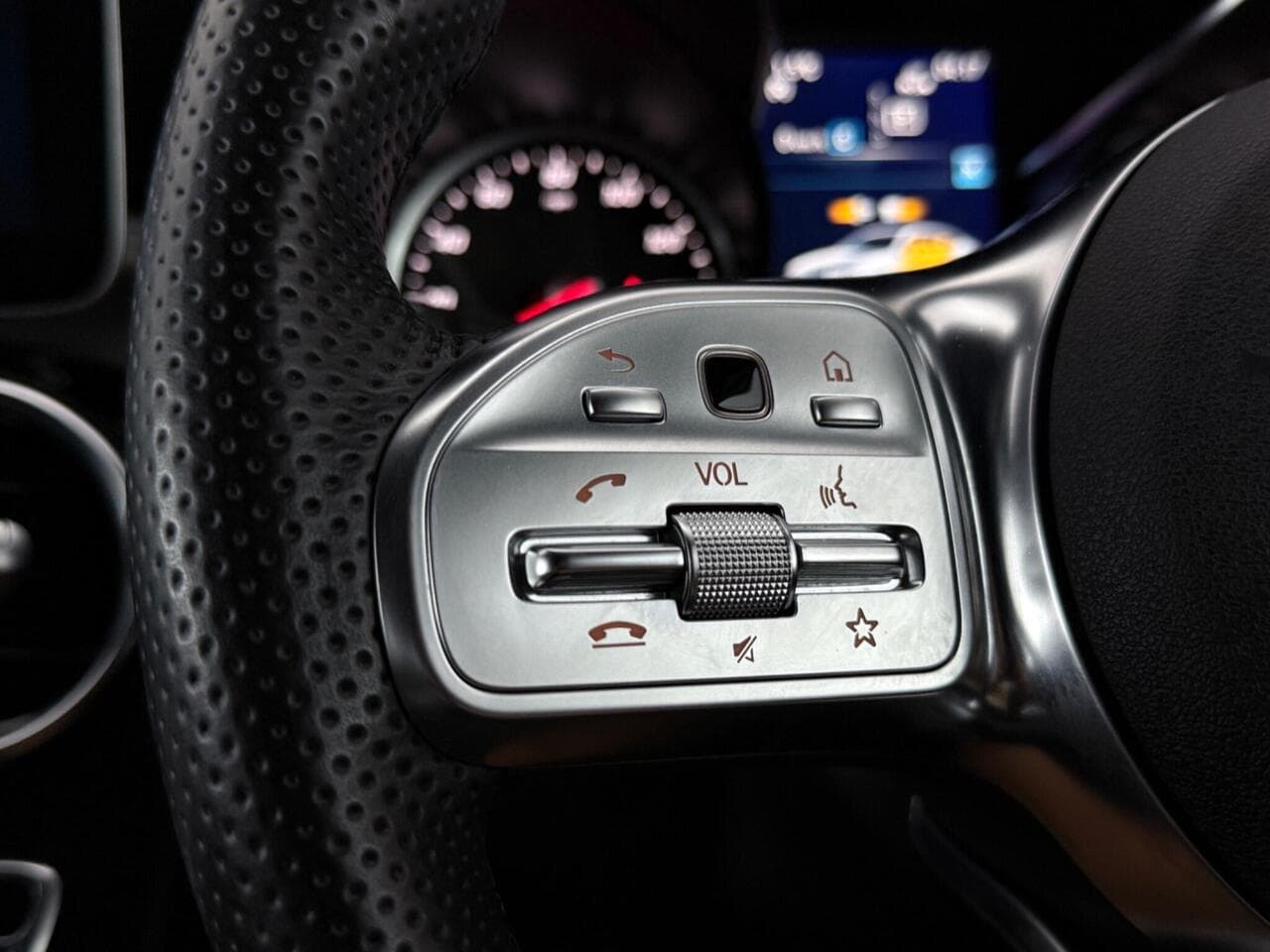 Mercedes-Benz GLC thumbnail Misc Controls