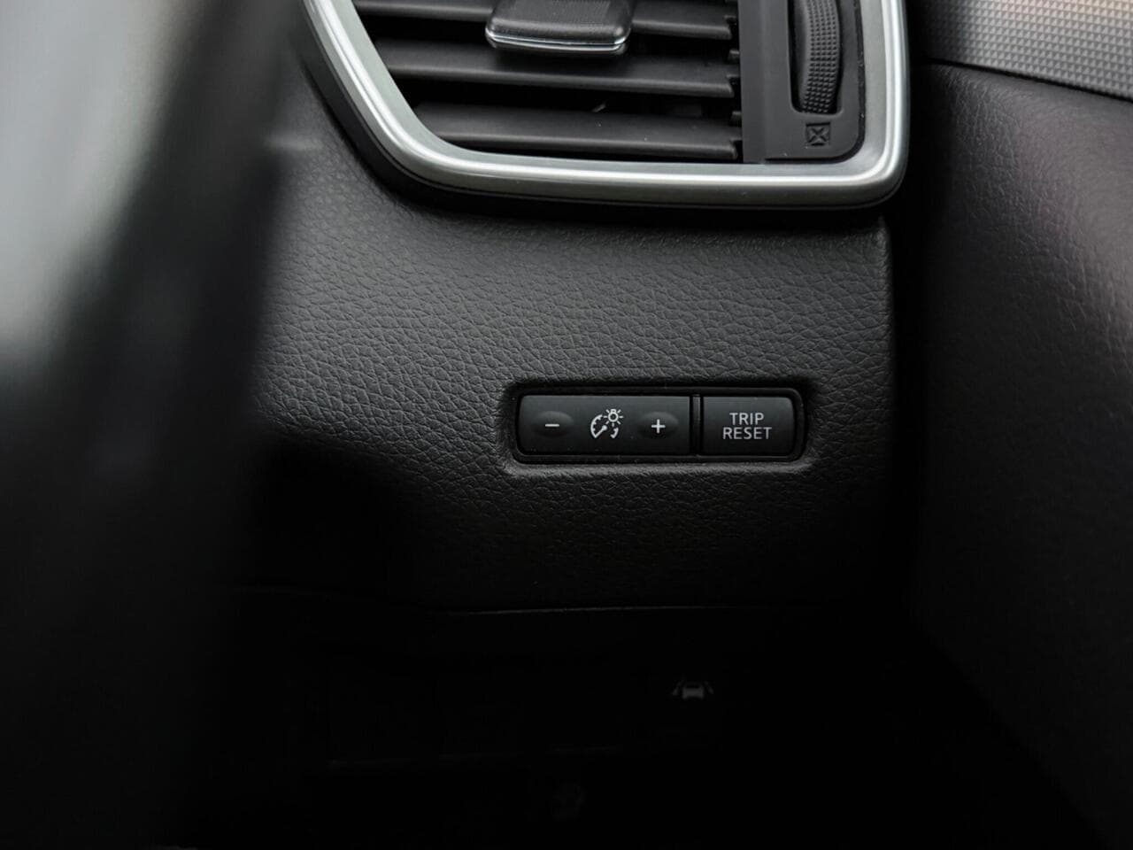 Nissan Qashqai thumbnail Misc Controls