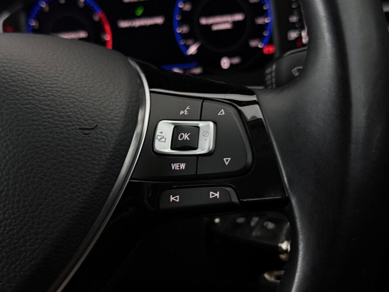 Volkswagen T-Roc thumbnail Misc Controls