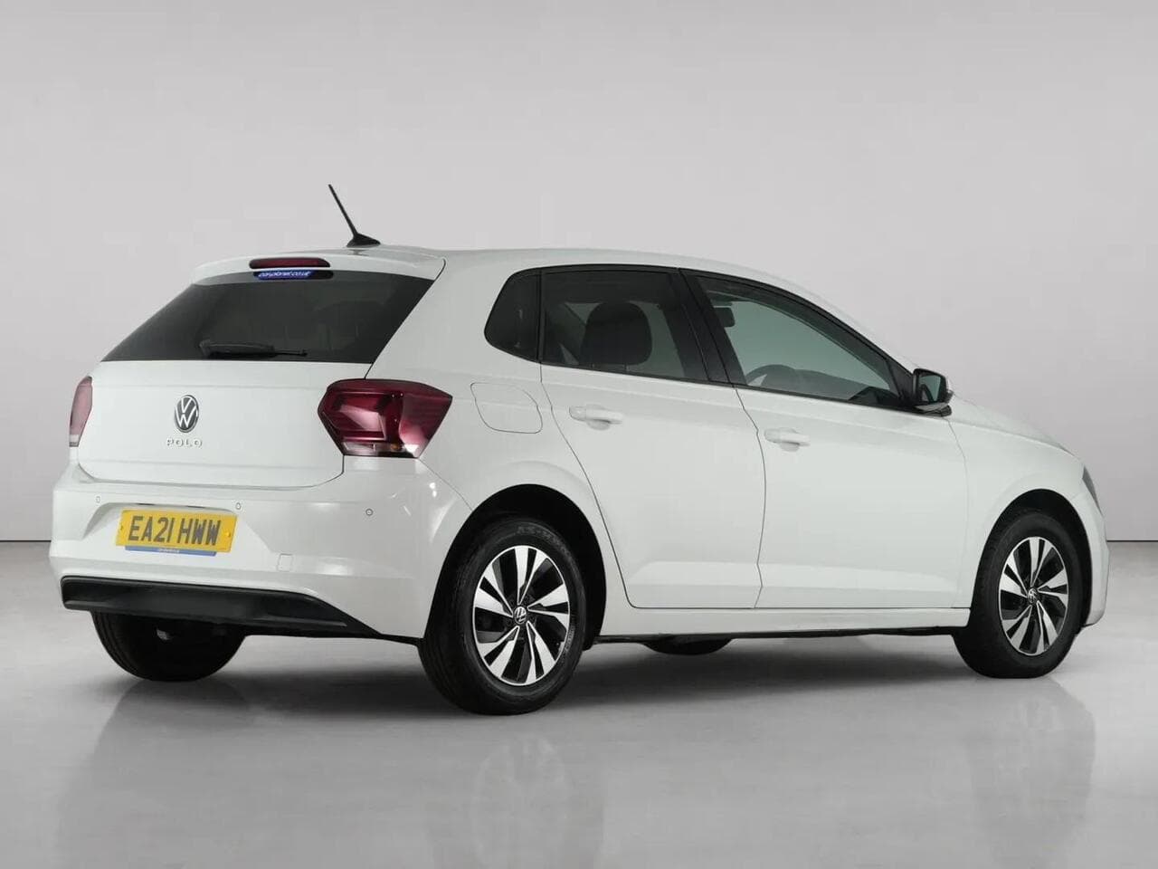 Volkswagen Polo thumbnail Rear Right