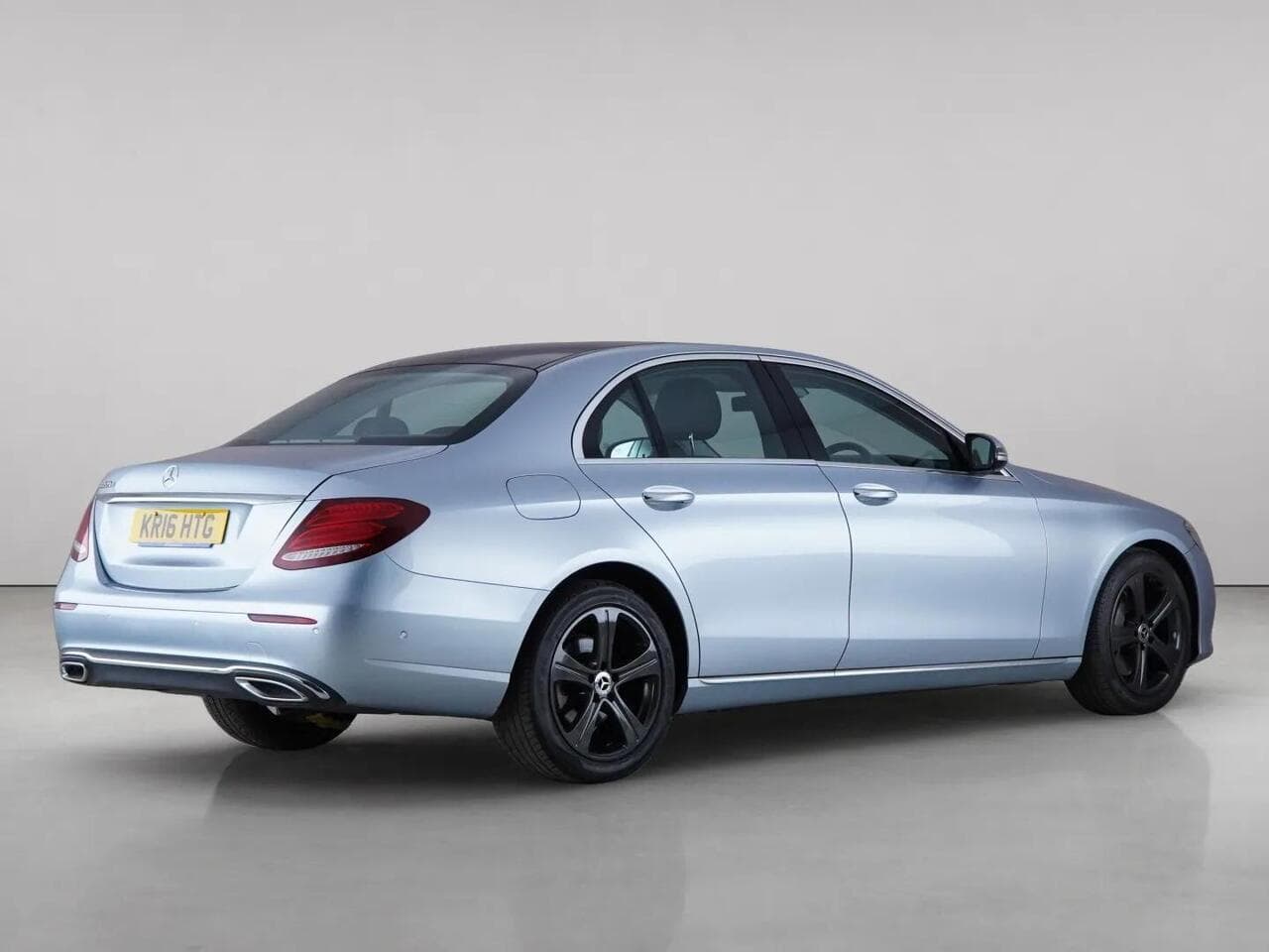 Mercedes-Benz E Class thumbnail Rear Right