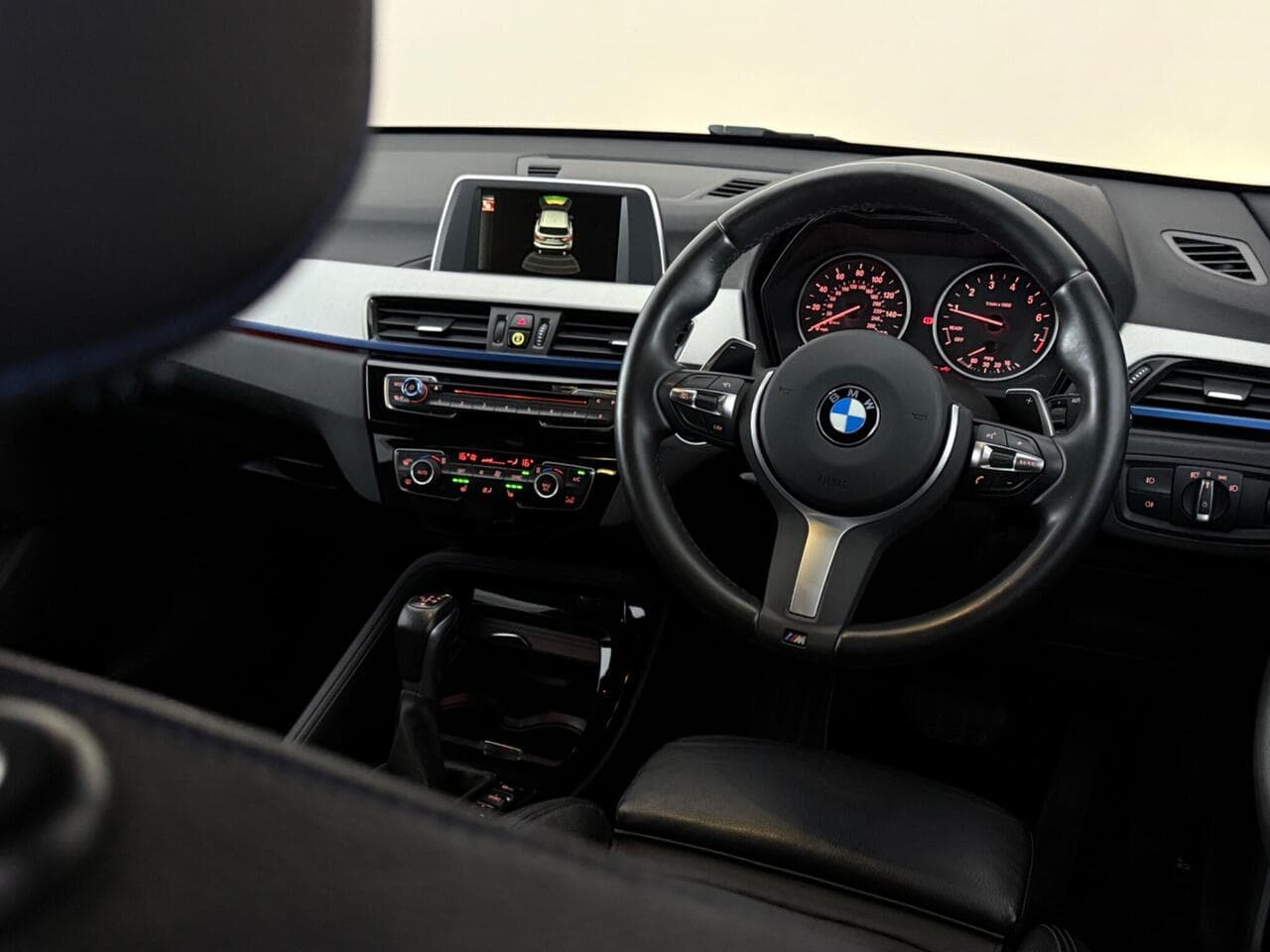 BMW X1 thumbnail Interior Front