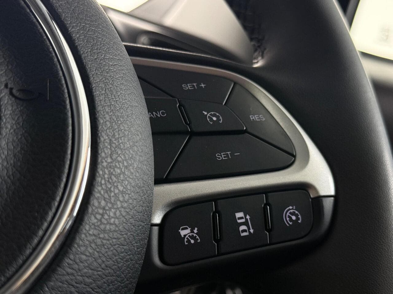 Jeep Renegade thumbnail Misc Controls