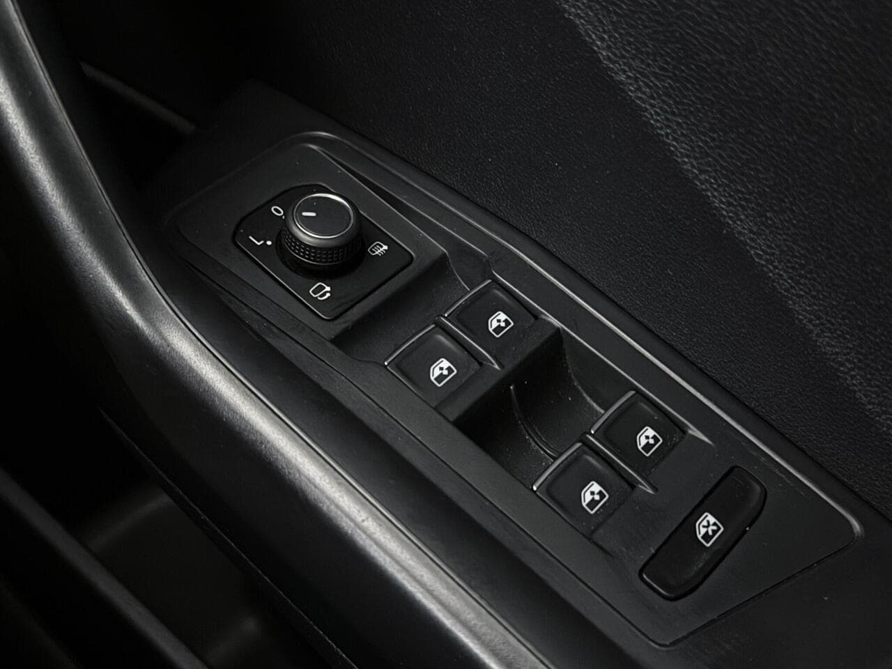 Volkswagen T-Roc thumbnail Misc Controls