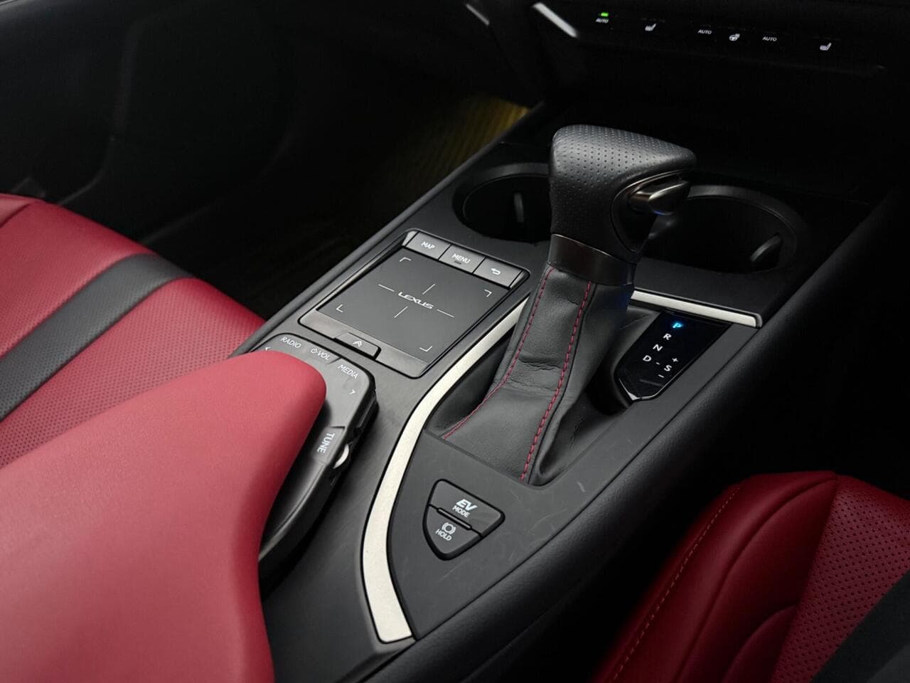 Lexus UX thumbnail Interior Front