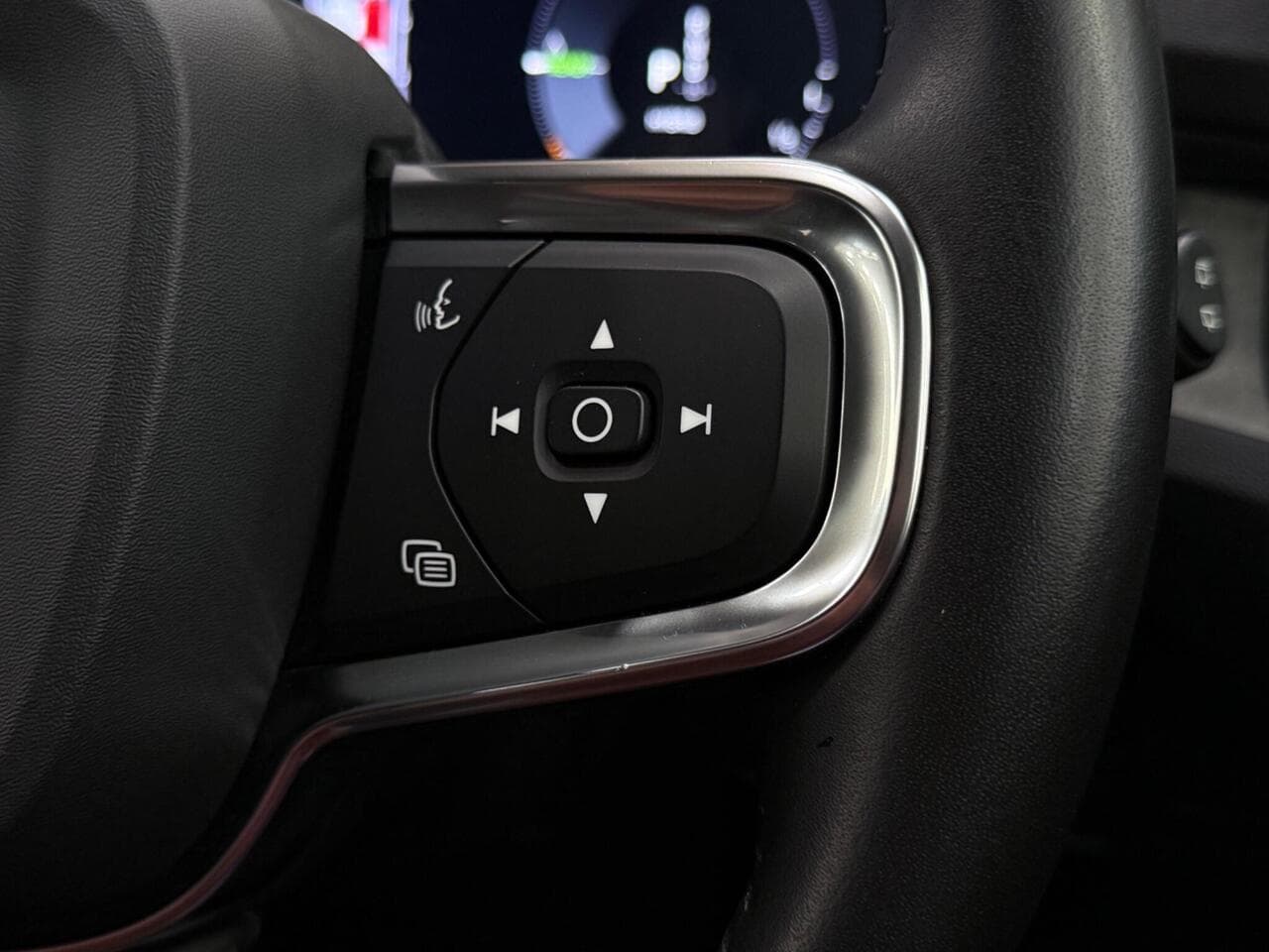 Volvo XC40 thumbnail Misc Controls