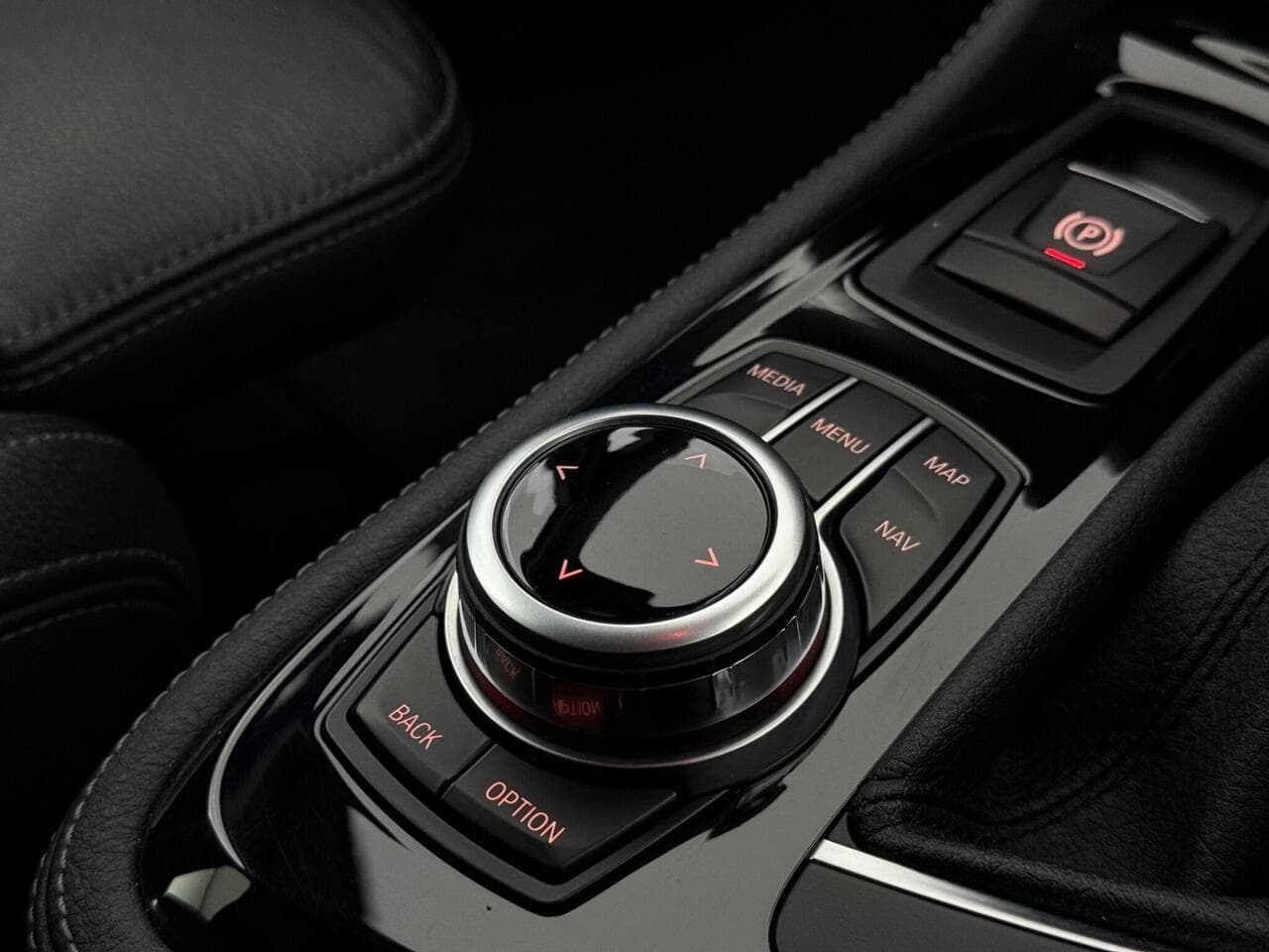 BMW 2 Series Gran Tourer thumbnail Misc Controls