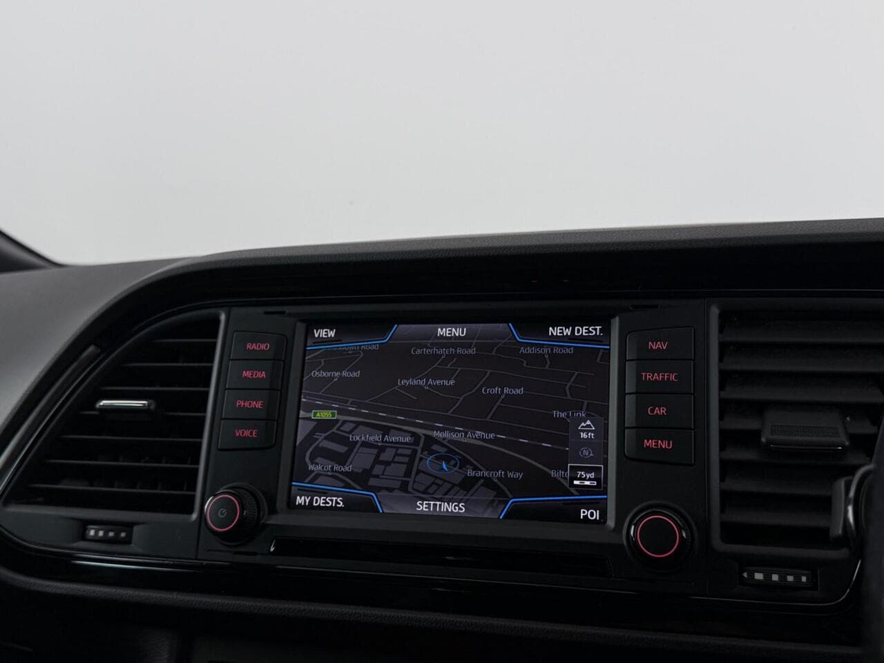 SEAT Leon thumbnail Infotainment System