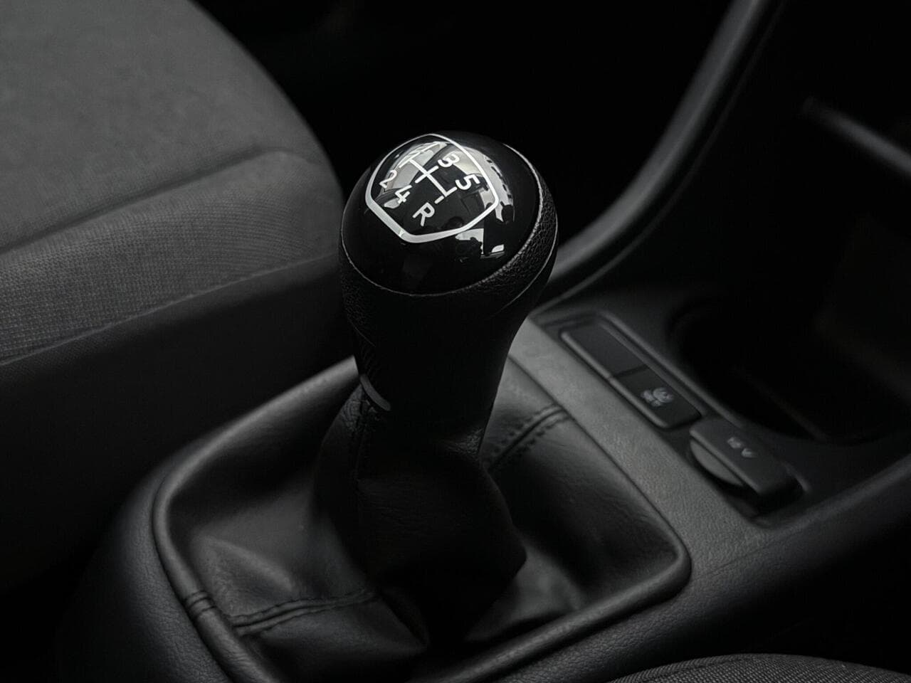 Volkswagen up! thumbnail Interior Front