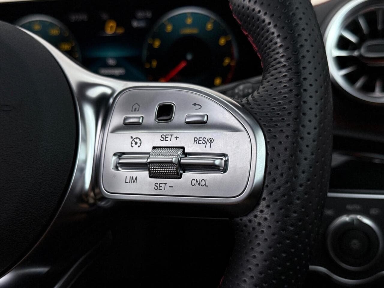 Mercedes-Benz CLA thumbnail Misc Controls
