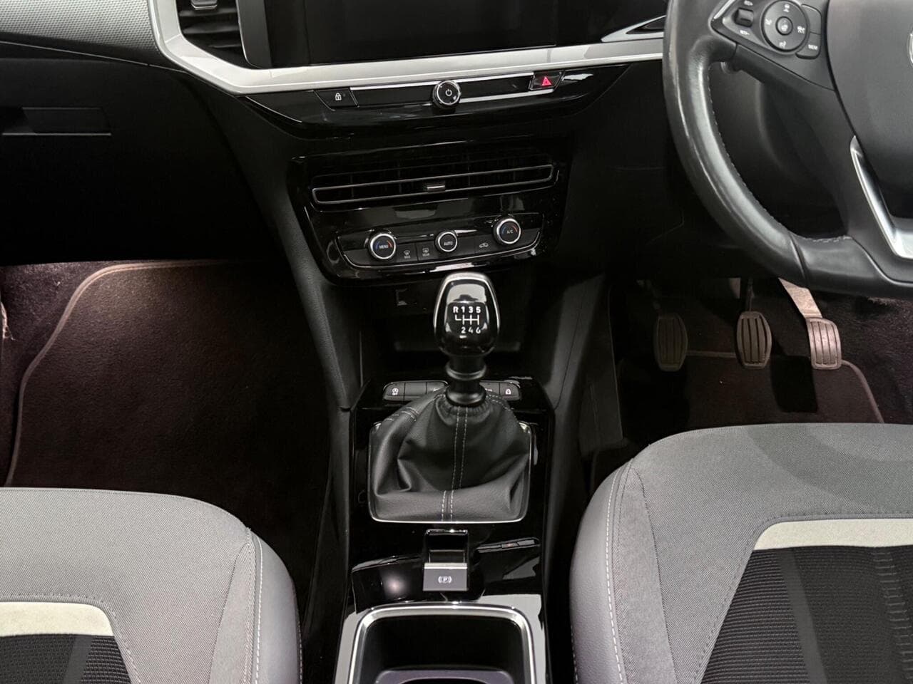 Vauxhall Mokka thumbnail Interior Front