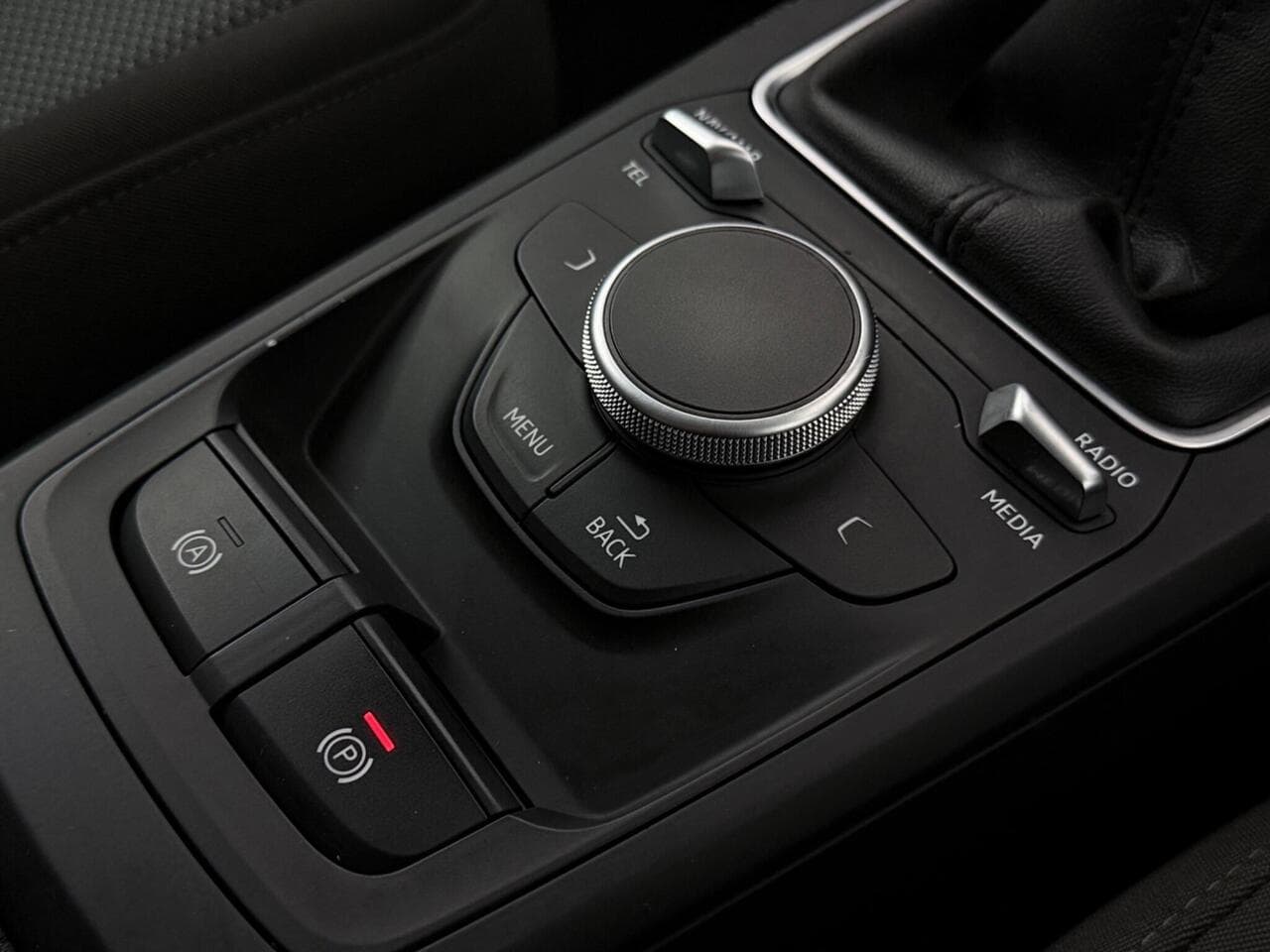 Audi Q2 thumbnail Interior Front