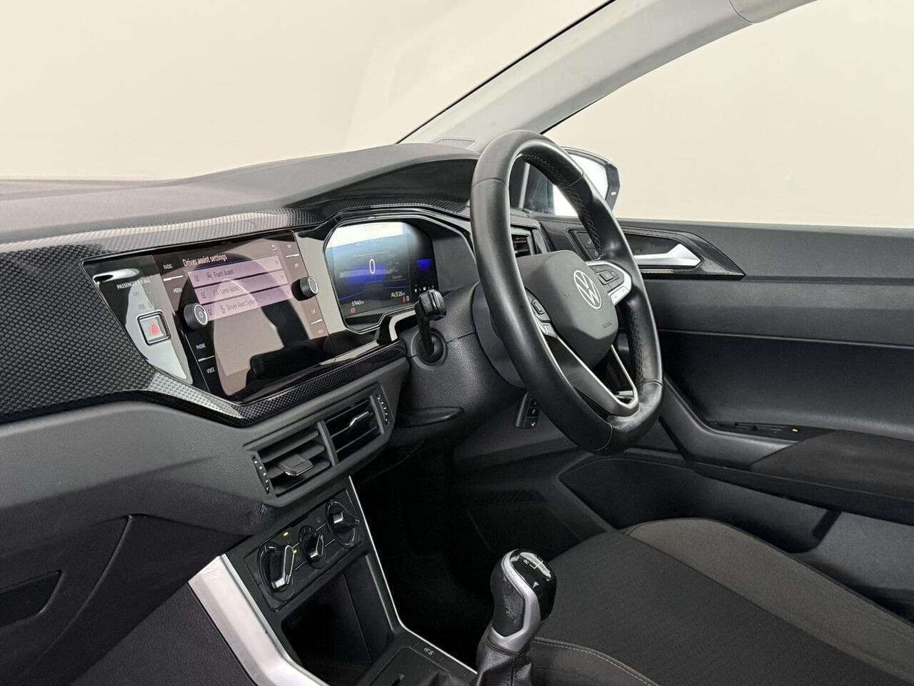 Volkswagen Polo thumbnail Interior Front