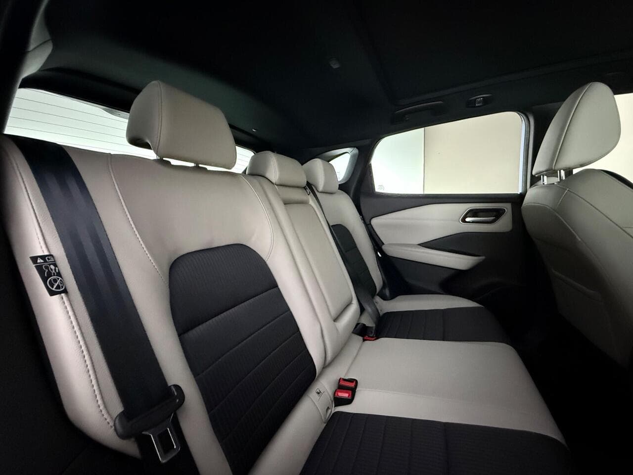 Nissan Qashqai thumbnail Seats Rear