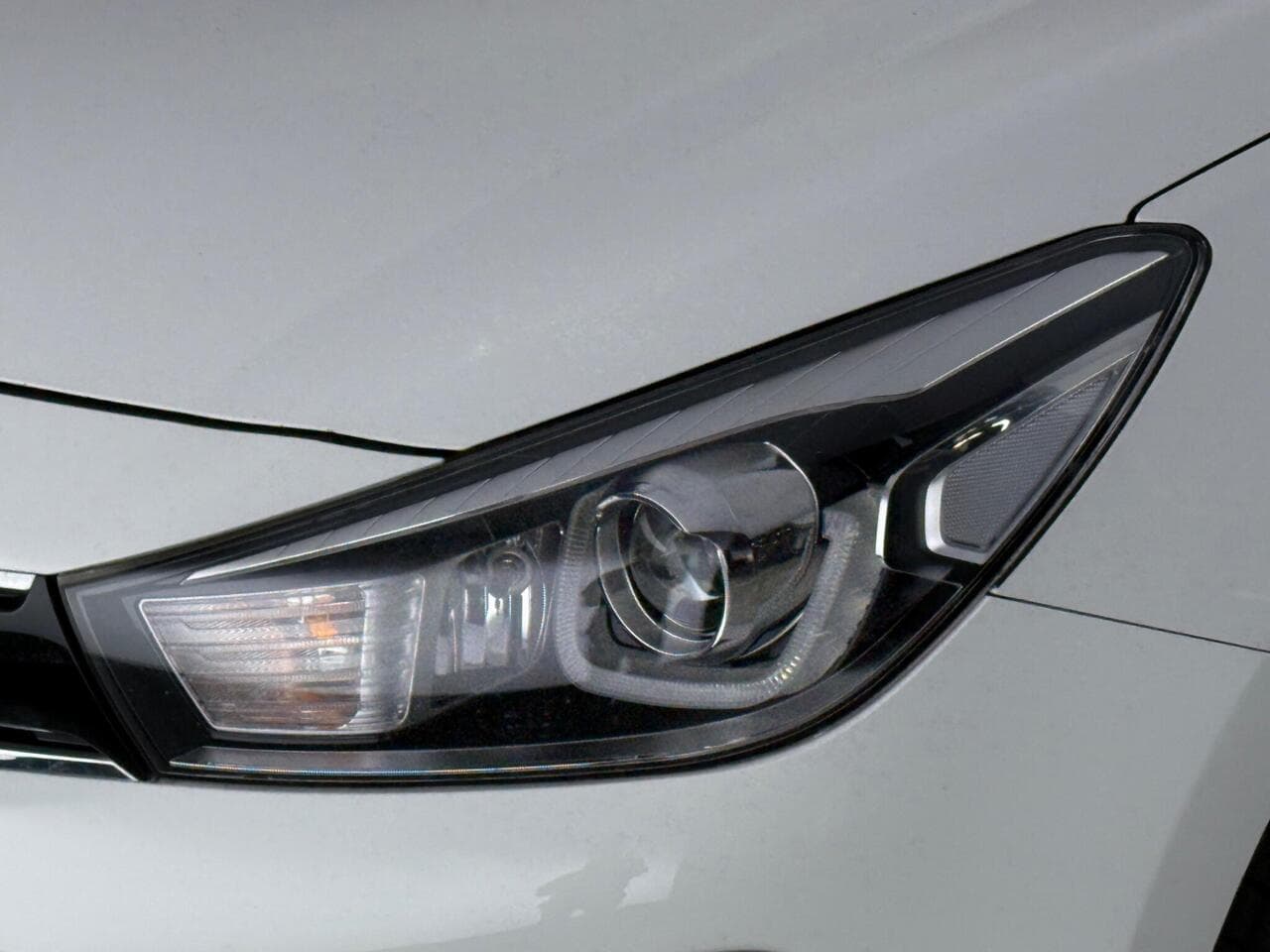 Kia Rio thumbnail Lights Front