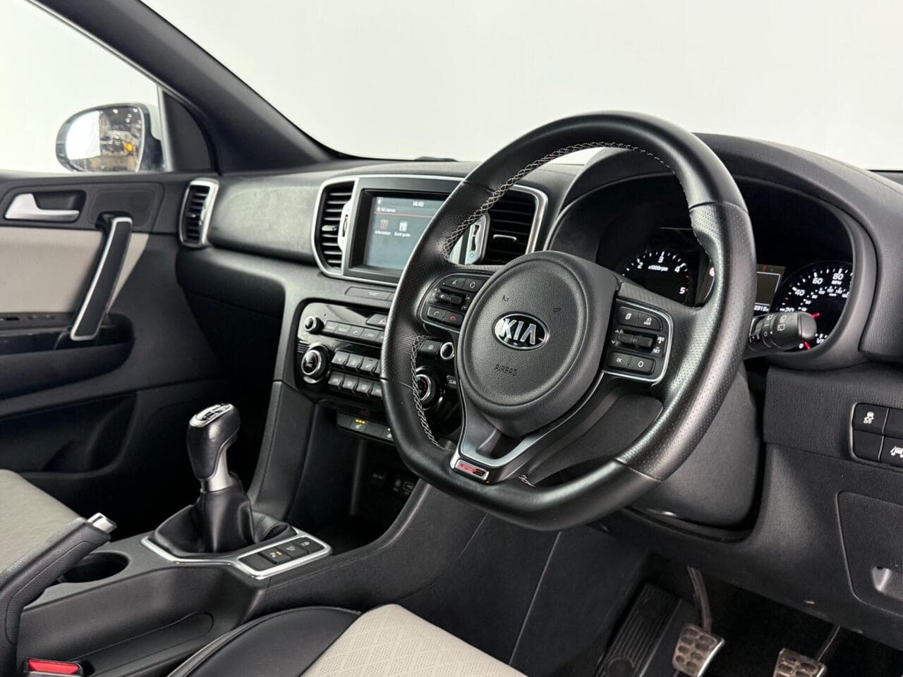 Kia Sportage thumbnail Interior Front