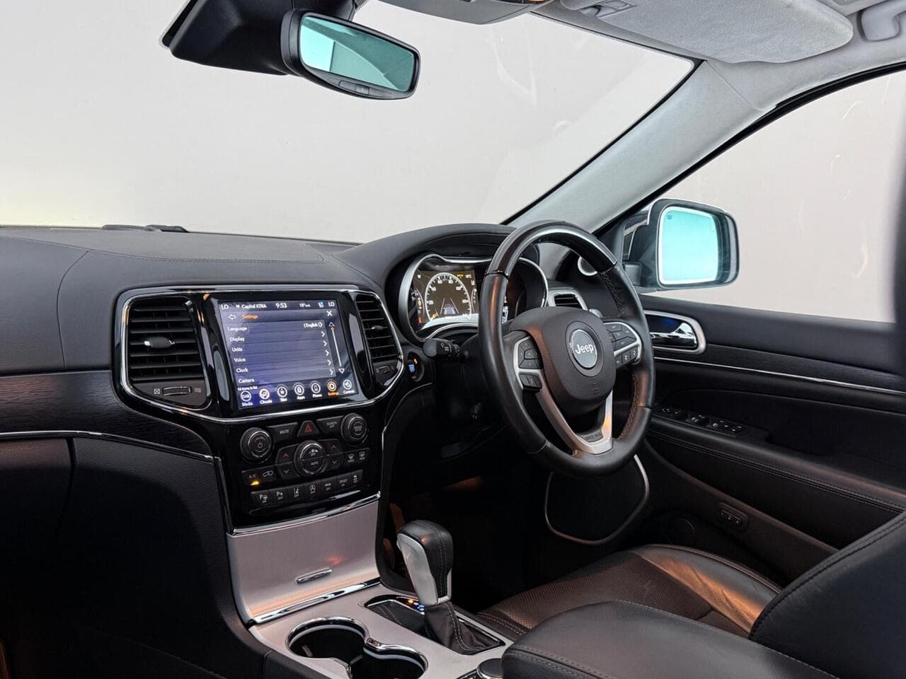 Jeep Grand Cherokee thumbnail Interior Front