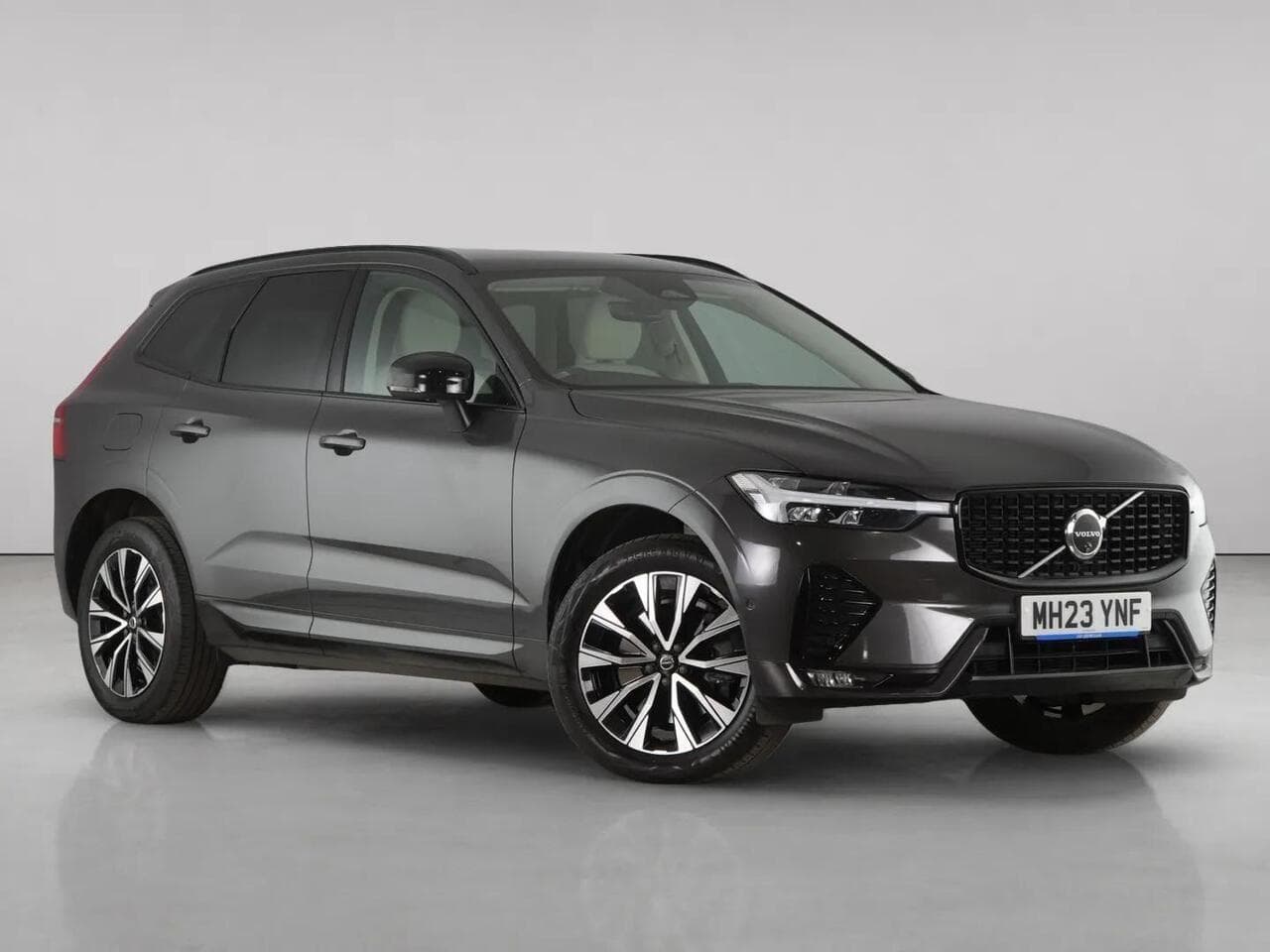 Volvo XC60 - Volvo XC60 2.0 B5 MHEV Plus SUV 5dr Petrol Hybrid Auto AWD Euro 6 (s/s) (250 ps)