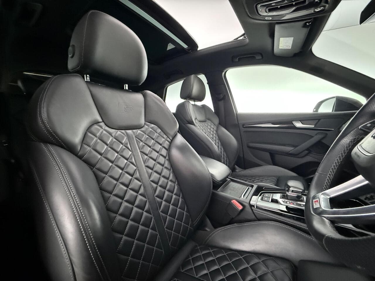 Audi Q5 thumbnail Seat Driver