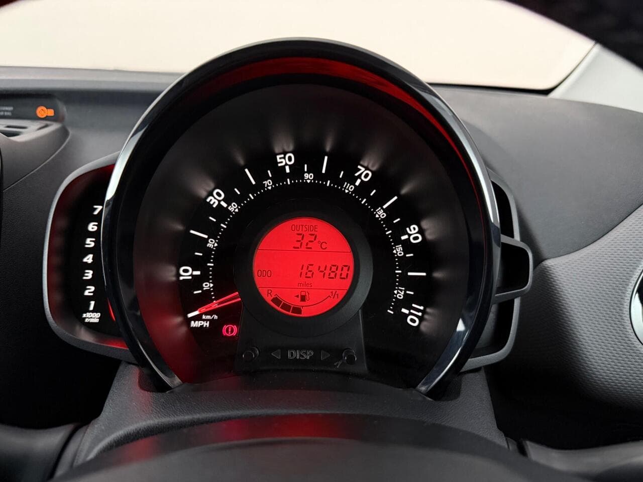 Peugeot 108 thumbnail Driver Instruments