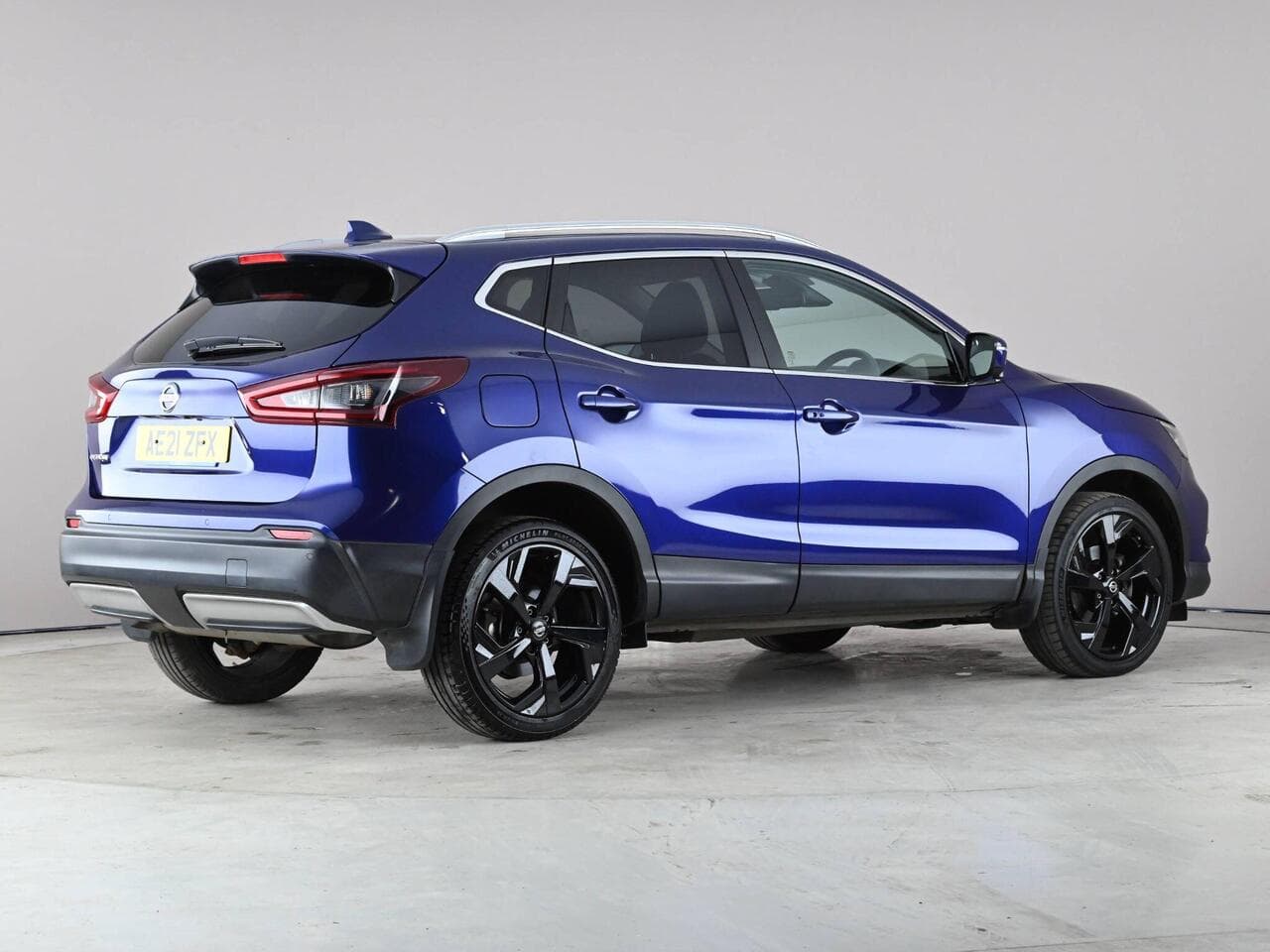 Nissan Qashqai thumbnail Side Right