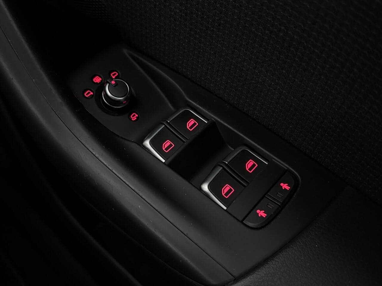 Audi Q3 thumbnail Misc Controls