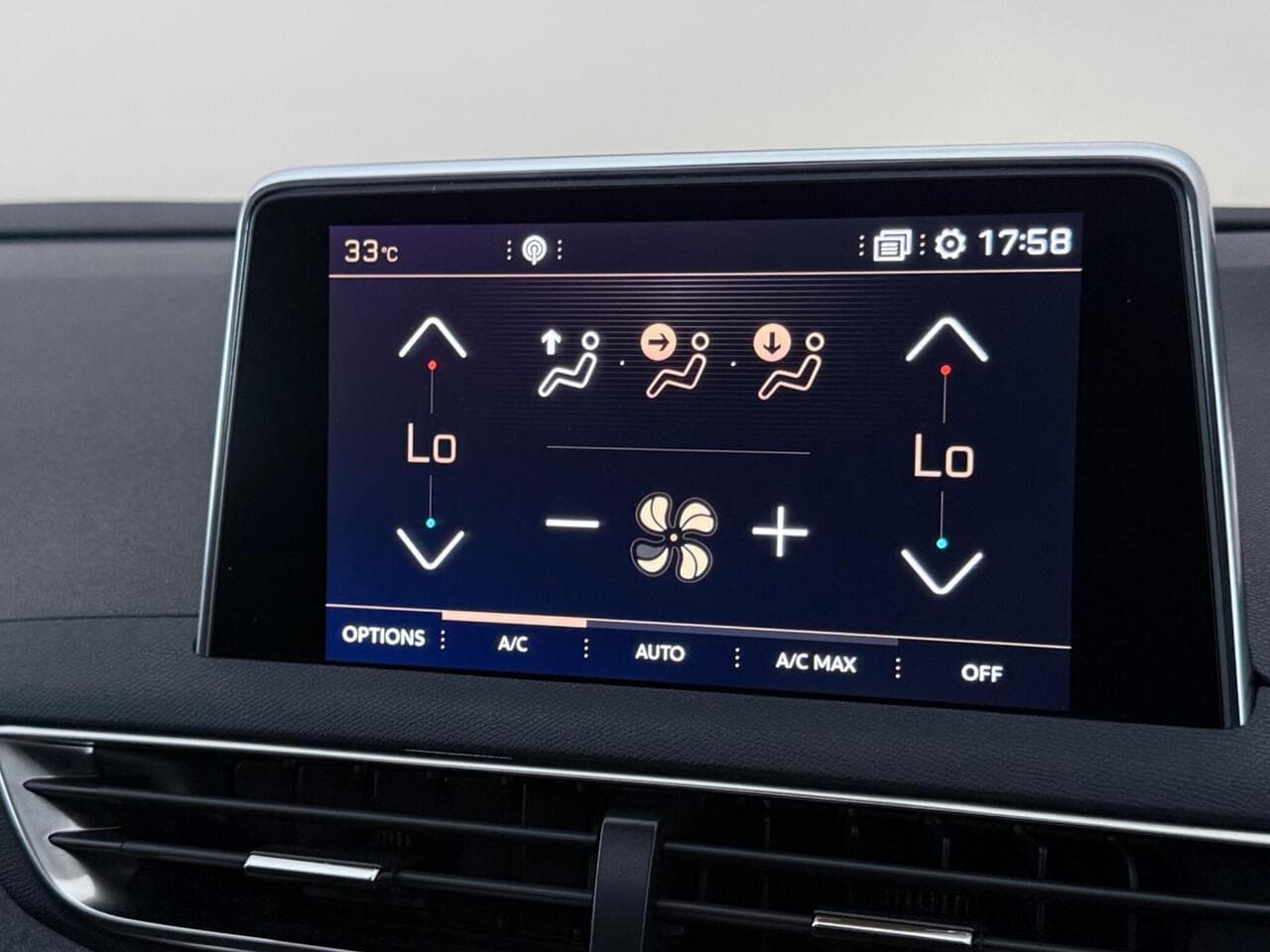 Peugeot 5008 thumbnail Infotainment System