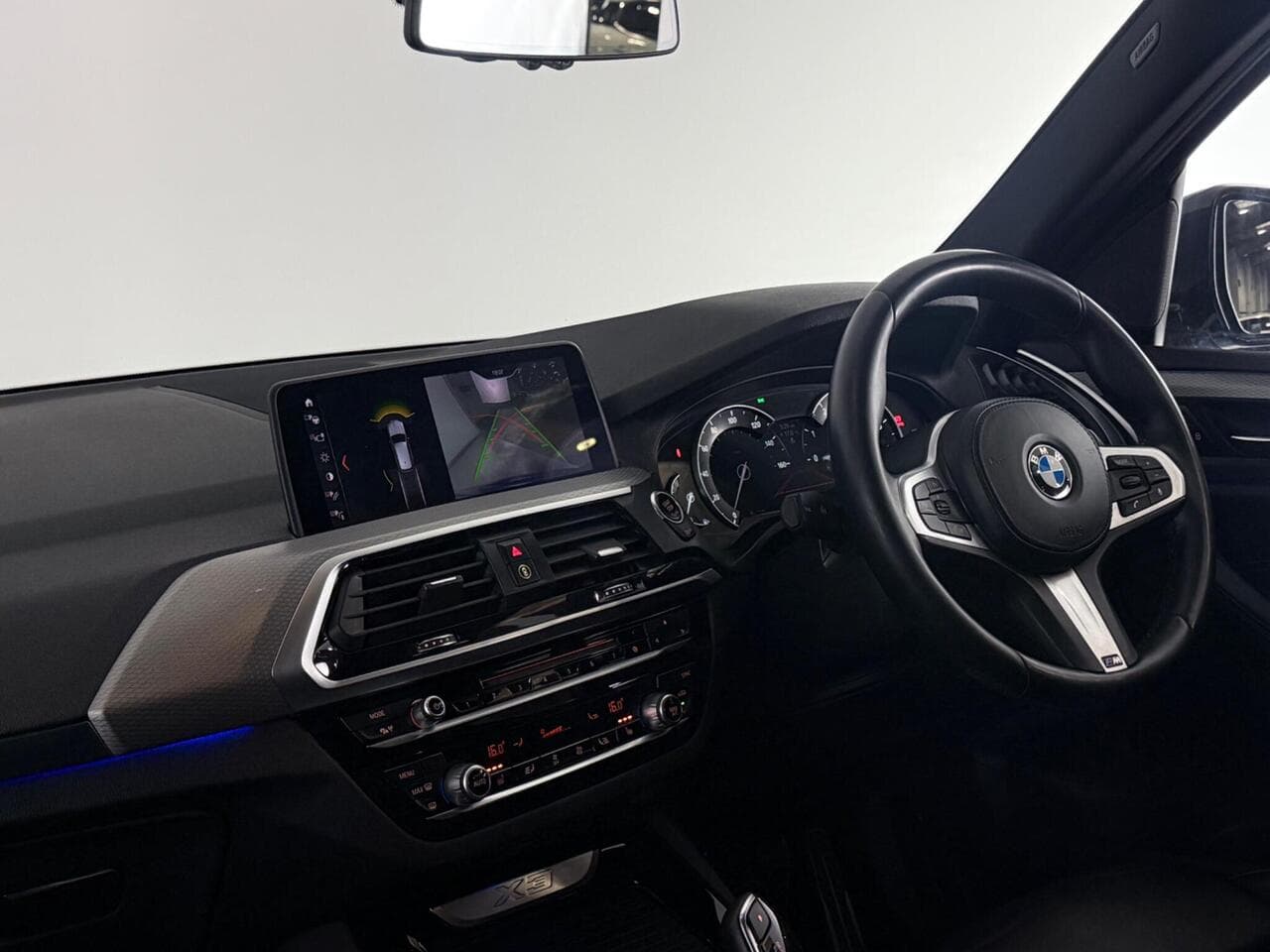 BMW X3 thumbnail Interior Front