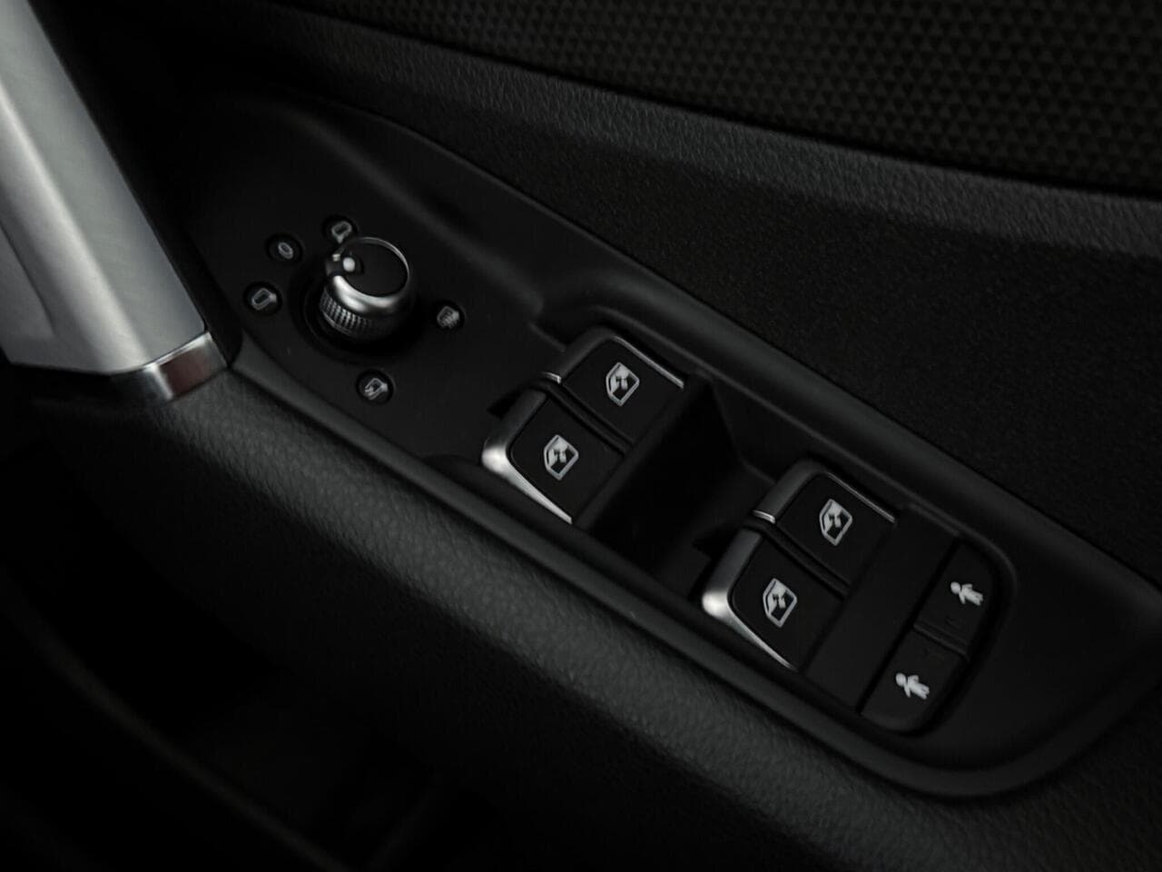 Audi Q2 thumbnail Misc Controls