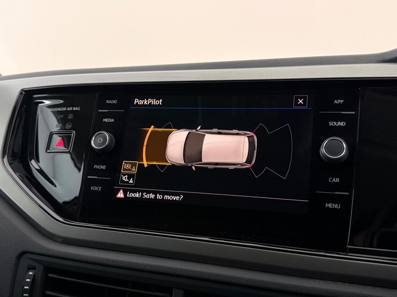 Volkswagen Polo thumbnail Infotainment System