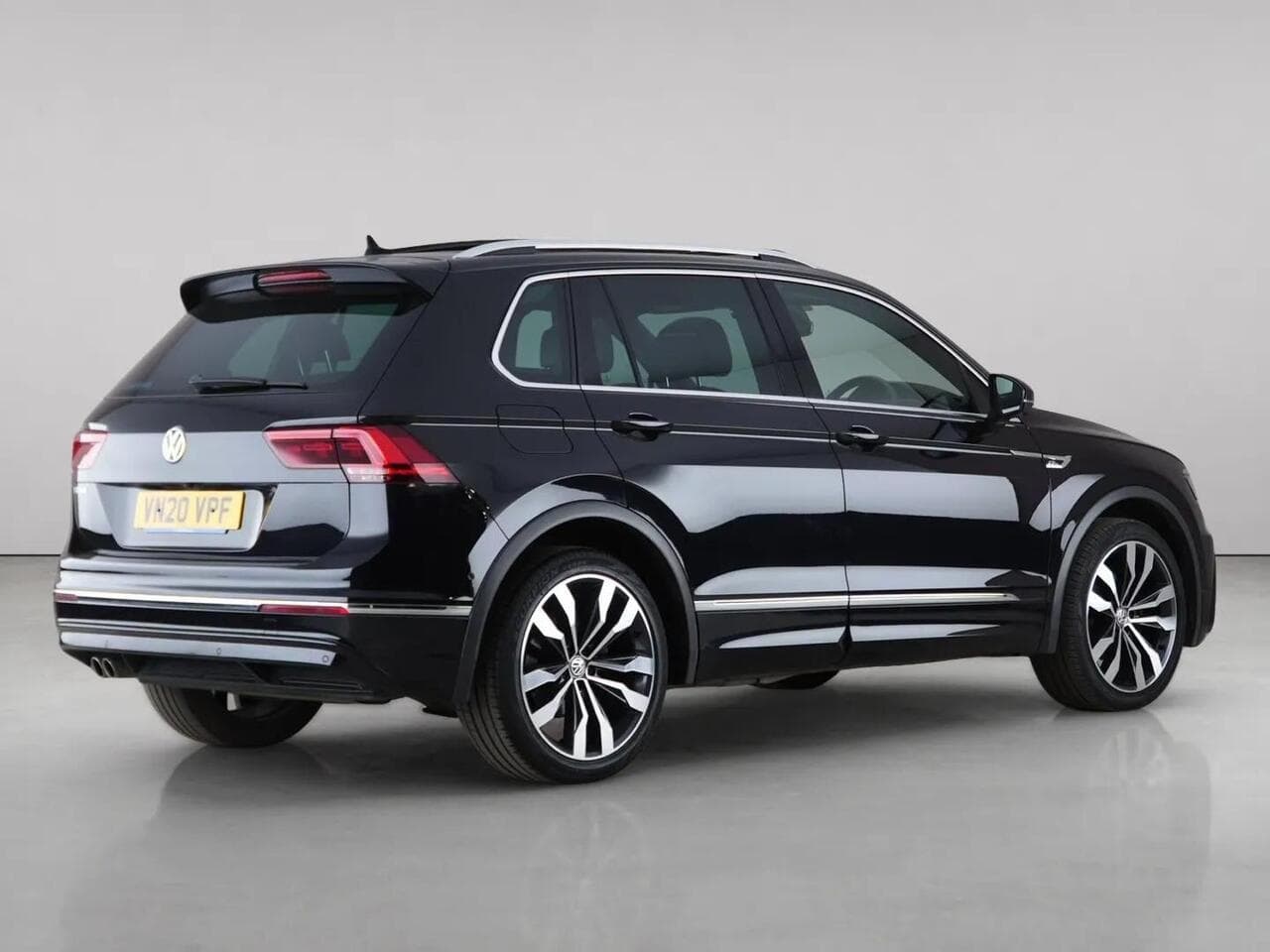 Volkswagen Tiguan thumbnail Rear Right