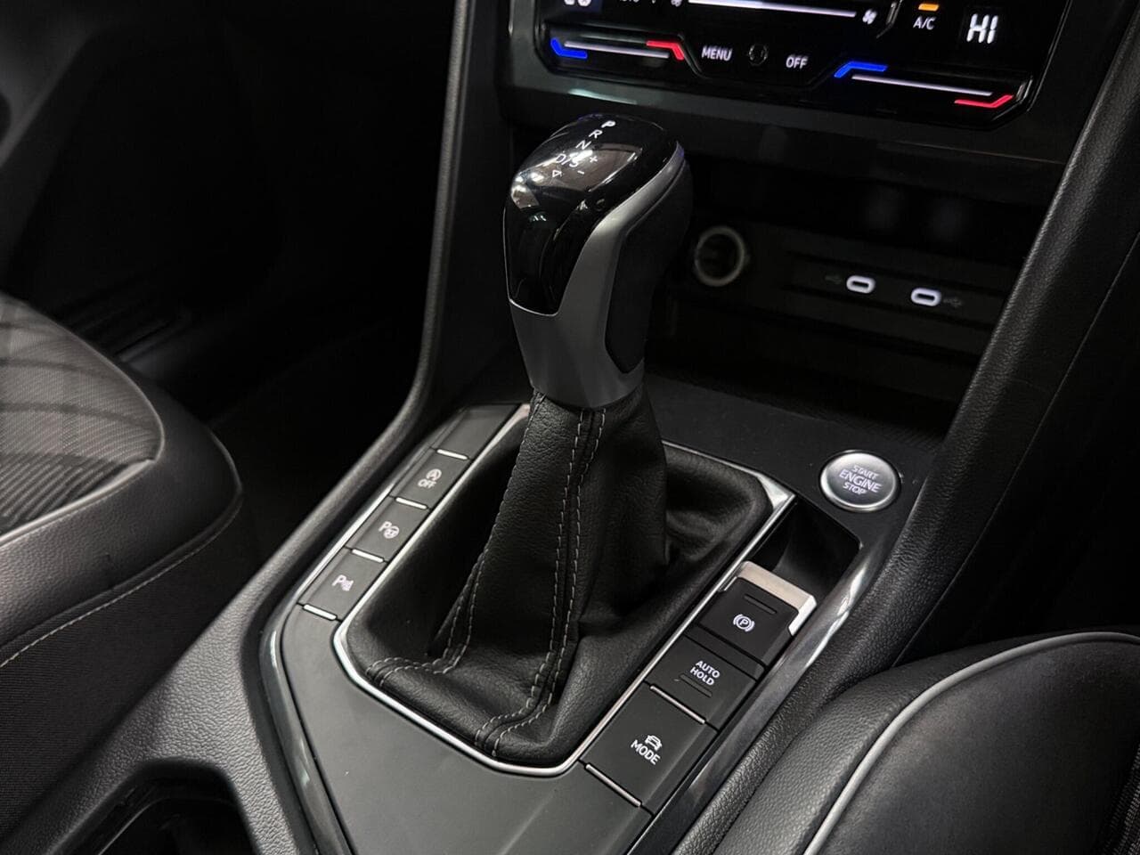 Volkswagen Tiguan thumbnail Interior Front