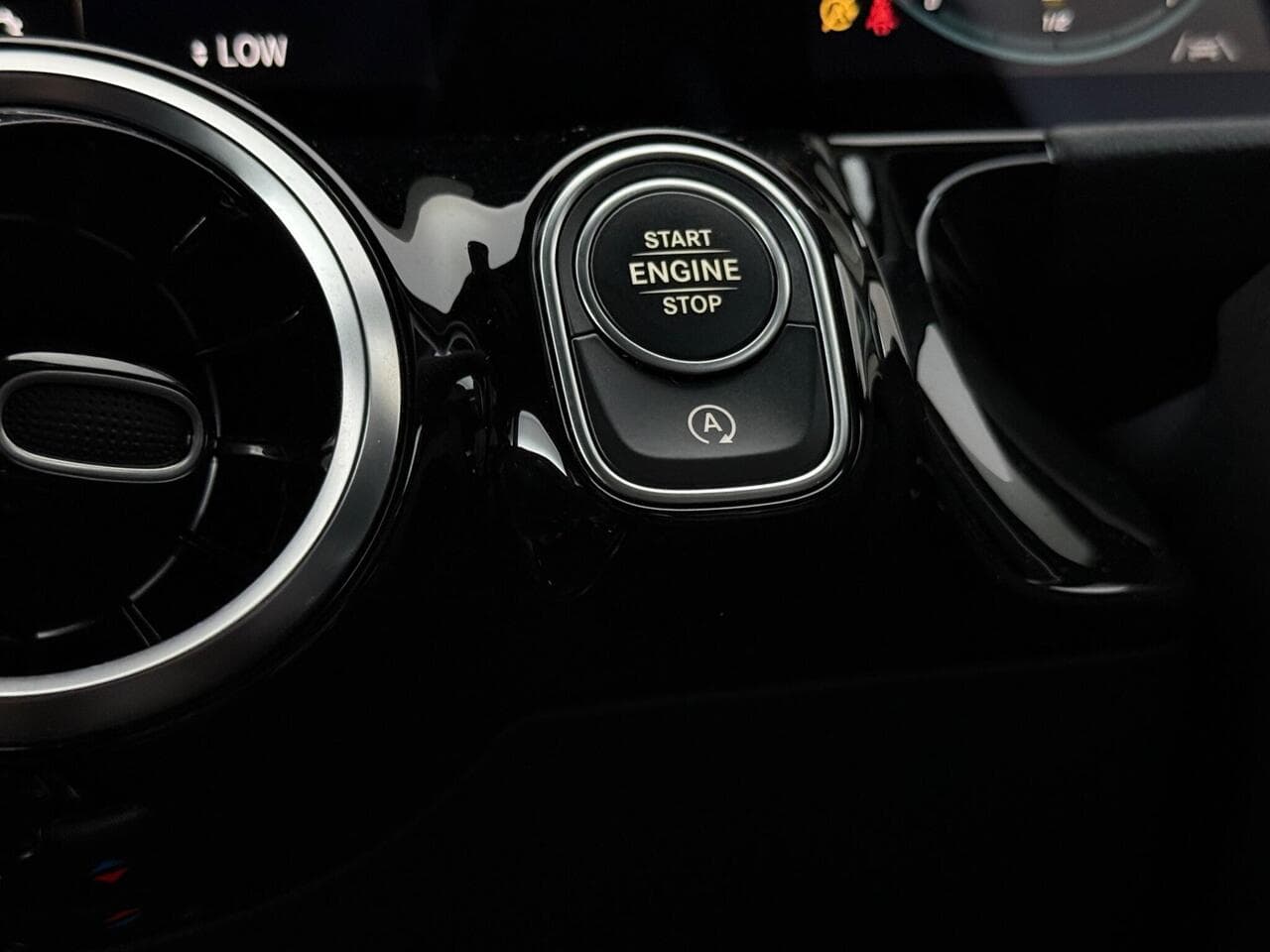 Mercedes-Benz GLA thumbnail Misc Controls