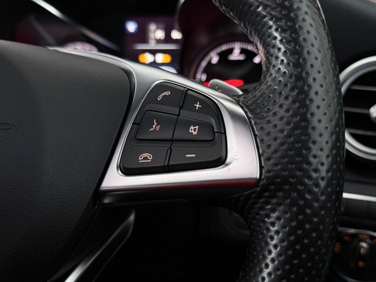 Mercedes-Benz GLC thumbnail Misc Controls