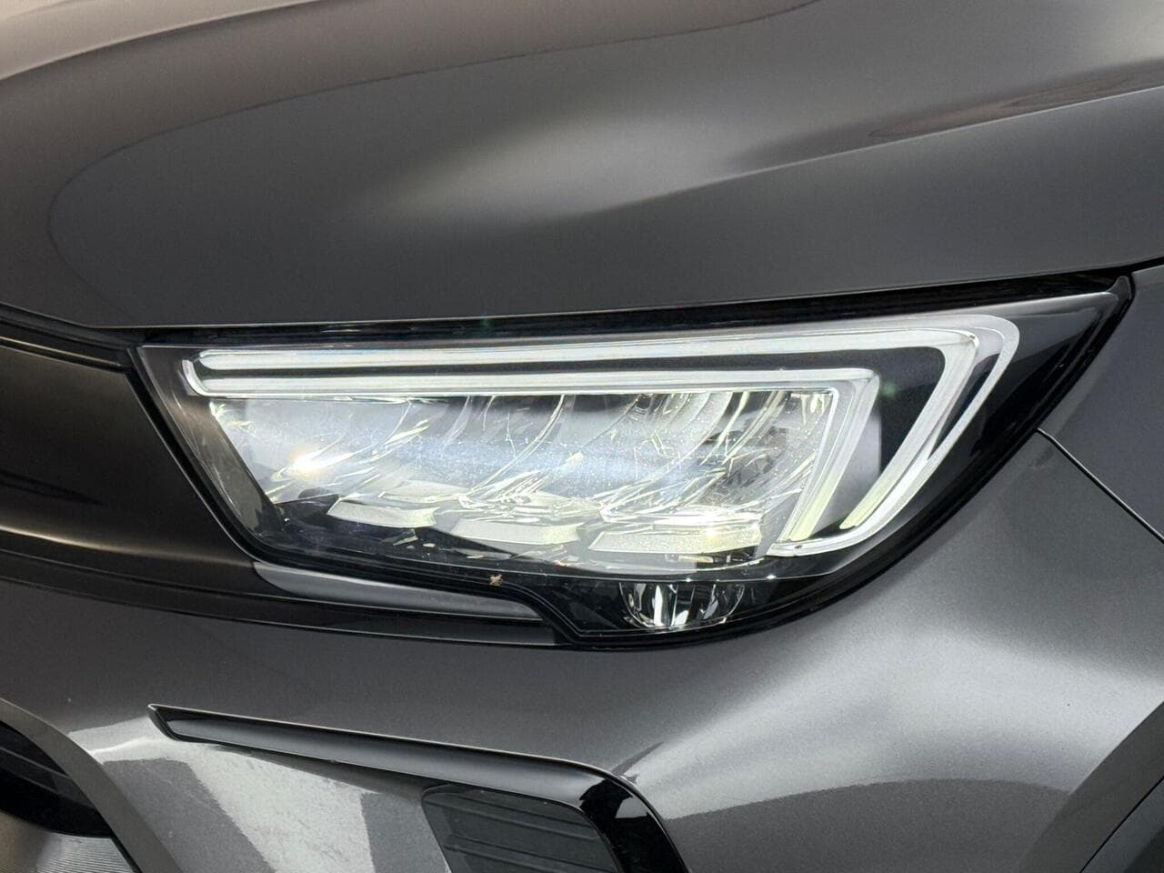 Vauxhall Crossland thumbnail Lights Front