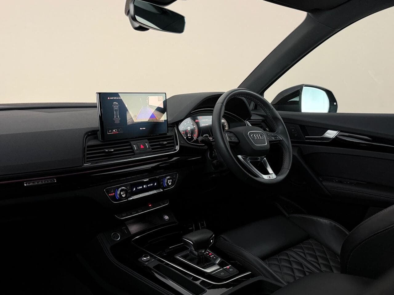 Audi Q5 thumbnail Interior Front