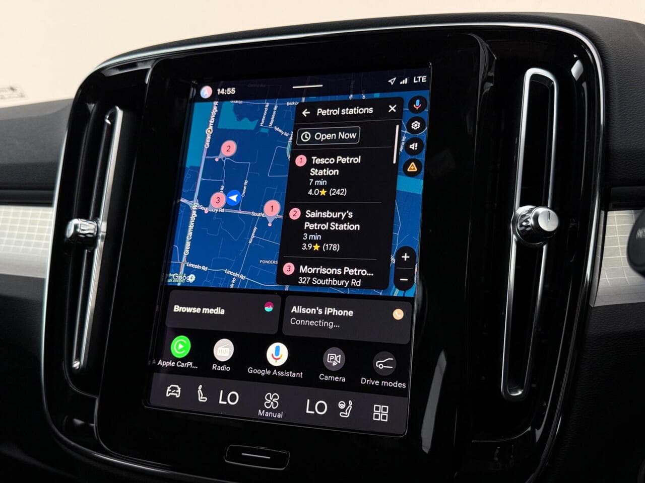 Volvo XC40 thumbnail Infotainment System