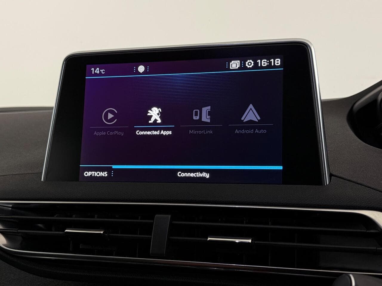 Peugeot 3008 thumbnail Infotainment System