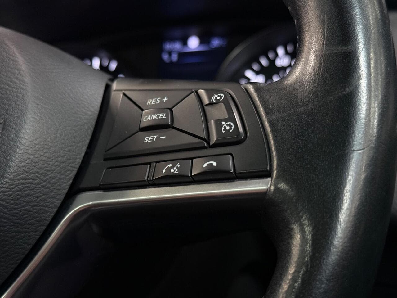 Nissan Qashqai thumbnail Misc Controls