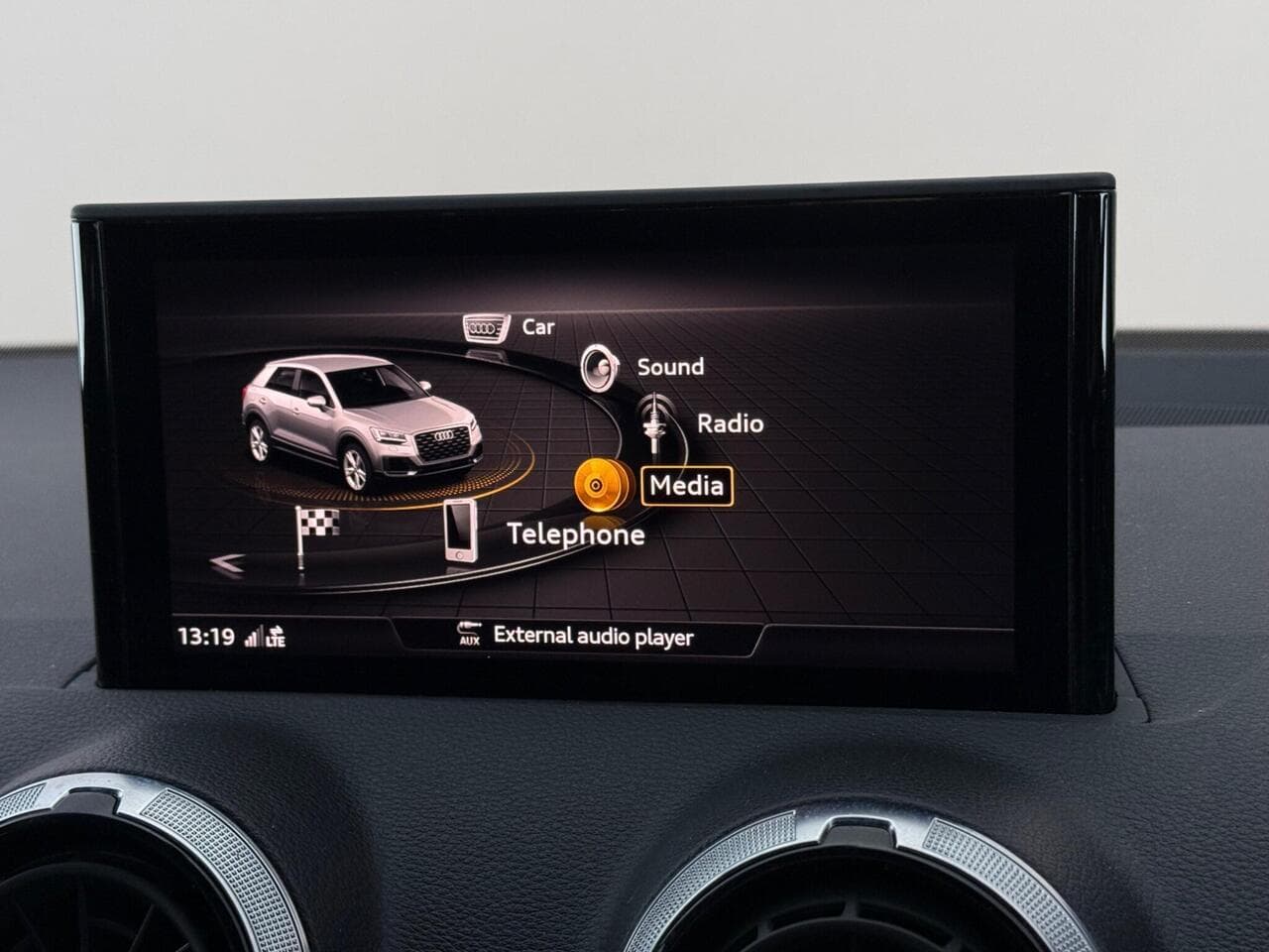 Audi Q2 thumbnail Infotainment System