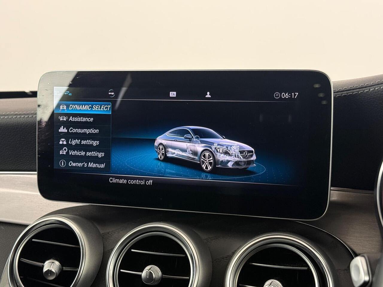 Mercedes-Benz C Class thumbnail Infotainment System