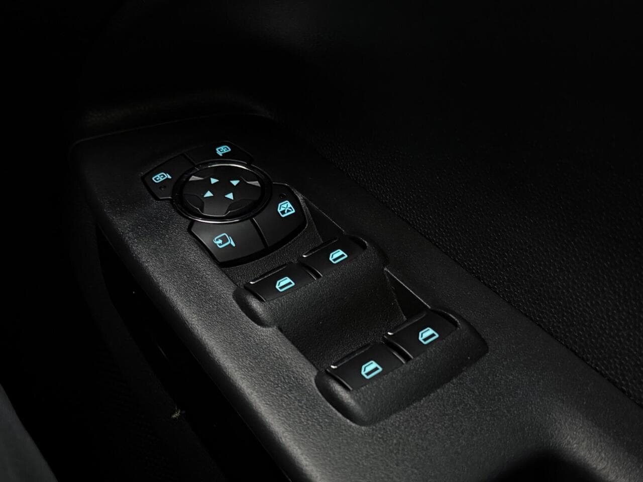 Ford EcoSport thumbnail Misc Controls