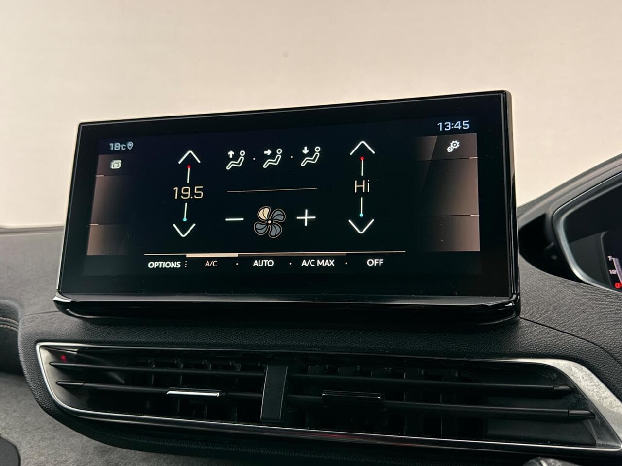 Peugeot 5008 thumbnail Infotainment System