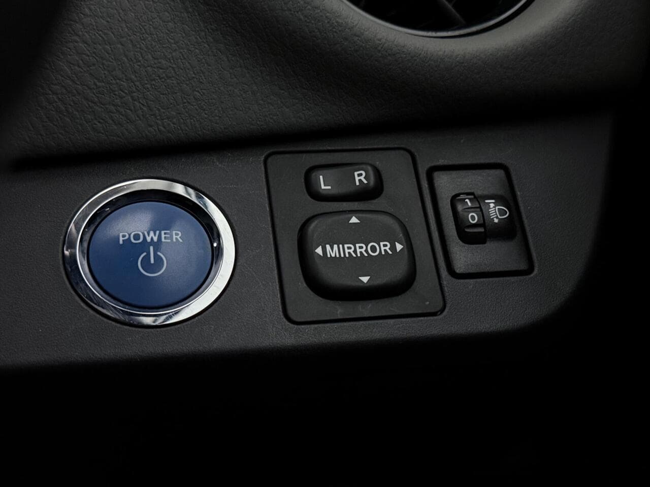Toyota Yaris thumbnail Misc Controls