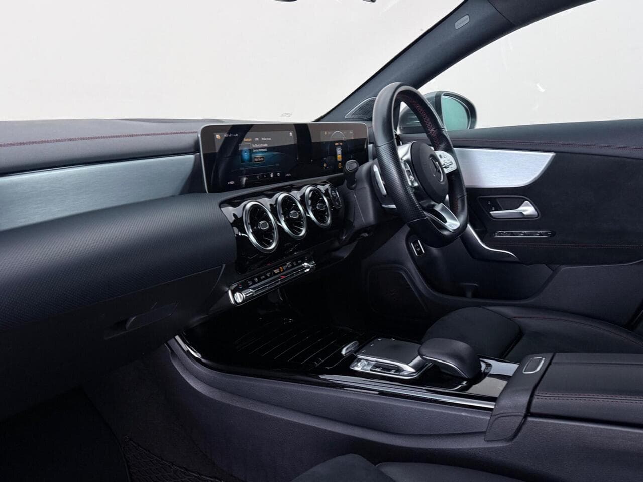 Mercedes-Benz CLA thumbnail Interior Front