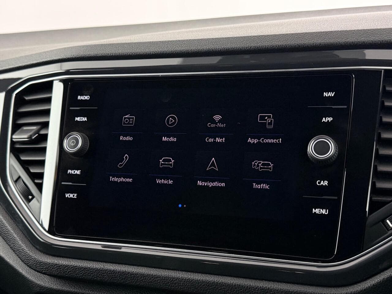 Volkswagen T-Roc thumbnail Infotainment System
